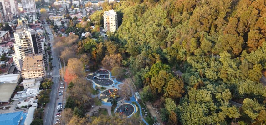 Vista aérea del Parque Ecuador y Cerro Caracol — Concepción, Chile